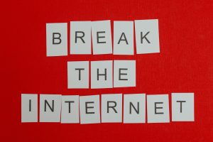 Inspirational message 'Break the Internet' displayed on a vibrant red background. — Vavada 30 com