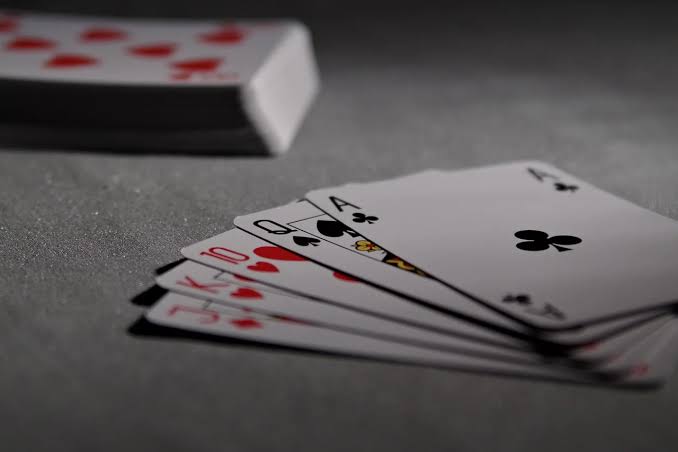How Eat-and-Run Police Helps Players Identify Risky Betting Sites